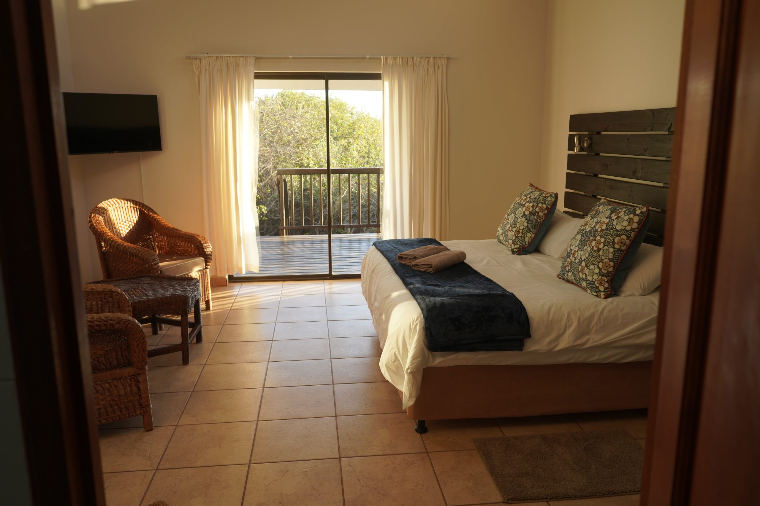 Self-catering king bedroom bush cottage with private deck at Mazuri Bush Cottages Hluhluwe